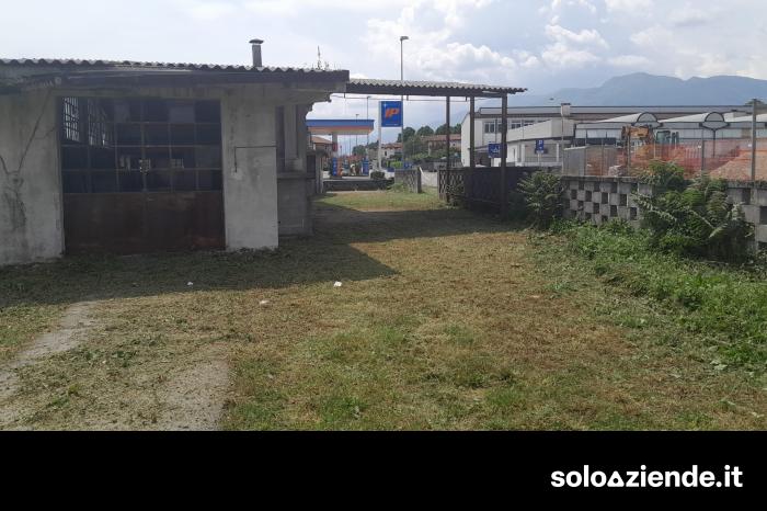 Vendita Fabbricati industriali - Capannoni CAPANNONE COMMERCIALE ARTIGIANALE a Pordenone (PN)